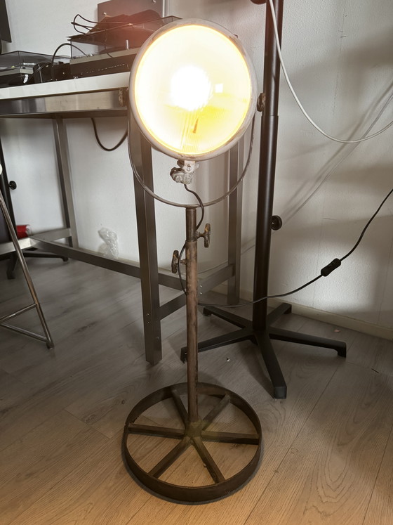 Image 1 of Lampe industrielle fabriquée à partir d'une voiture ancienne