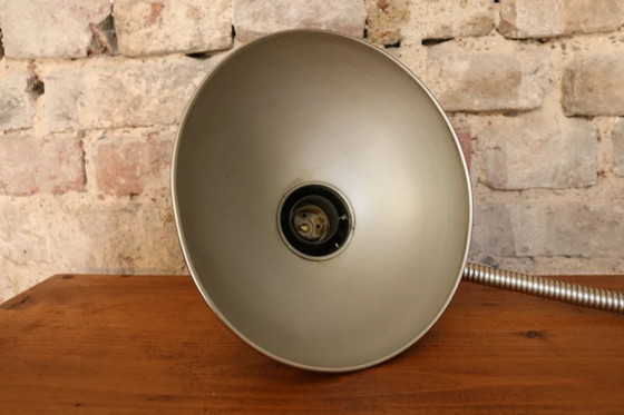 Image 1 of Kaiser Idell 6561 tafellamp in nikkelzilver * reliëf kathedraal * Bauhaus * jaren 1950 * Mid-Century * Vintage