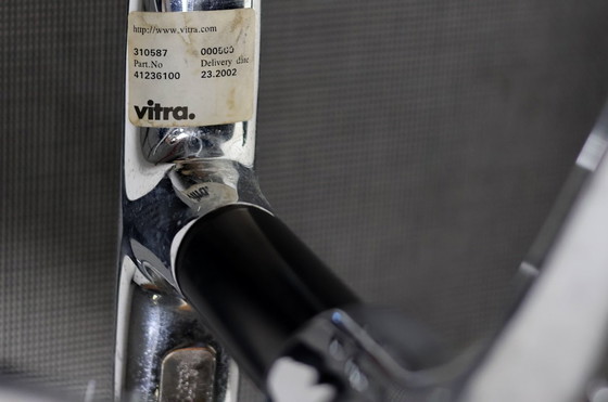 Image 1 of ENSEMBLE DE QUATRE CHAISES PIVOTANTES EMBLÉMATIQUES EA108 EAMES « ALUMINUM GROUP » DE VITRA, EN NOIR