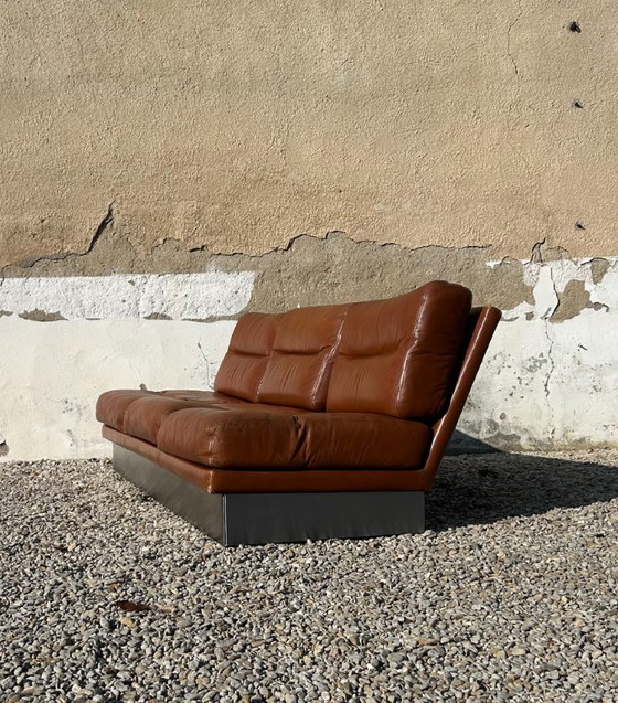 Image 1 of Divano a 3 posti in alluminio spazzolato e pelle marrone, Francia 1970