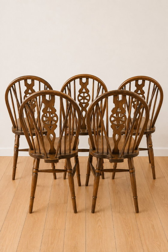 Image 1 of Classic Windsor chair set, 5 pieces, sturdy & comfortable