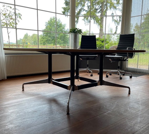 Original Vitra by Charles & Ray Eames Segmented round designer dining table