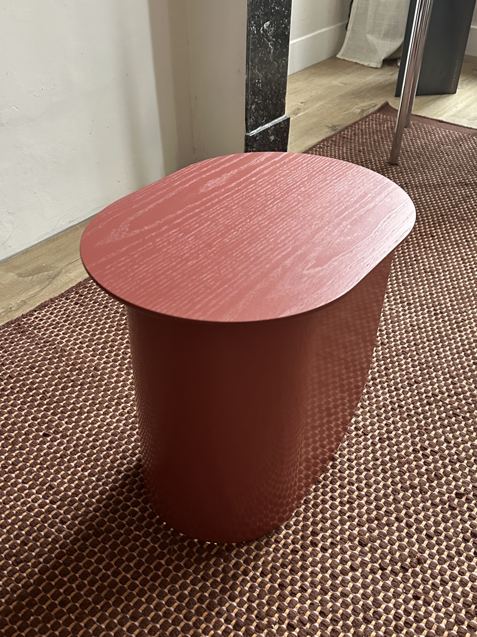 Fést Amsterdam plateau side table coral-red | €175 | Whoppah