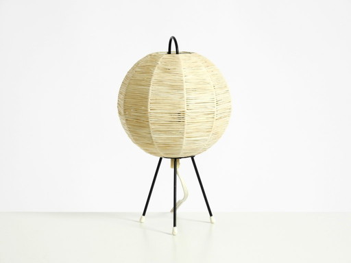 Beautiful mid-century modern tripod raffia table night lamp in very good vintage condition