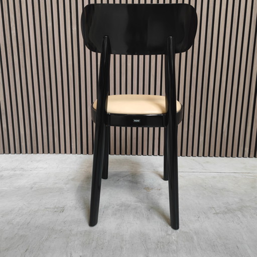 Thonet 118 Chair With Black Lacquered Beech Frame And Beige Leather Seat