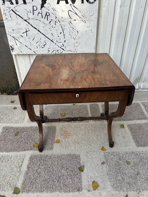 Vintage 1830 naaitafel noten hout 