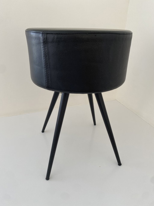 Vintage-Hocker im italienischen Design – ZEUS Milano – Schwarzes Leder & Metall