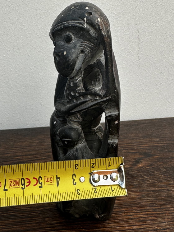 Image 1 of Scultura di Singe in pierre noire Mère et enfant H 14 cm / L 9 cm