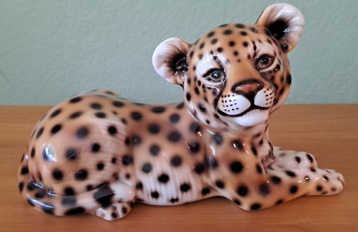 Cachorro de leopardo de porcelana hecho en Italia