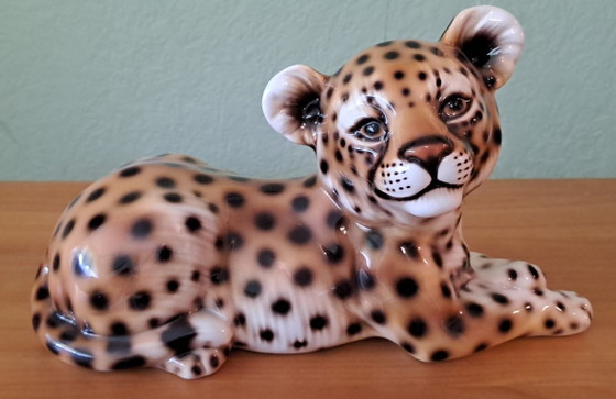 Image 1 of Cachorro de leopardo de porcelana hecho en Italia
