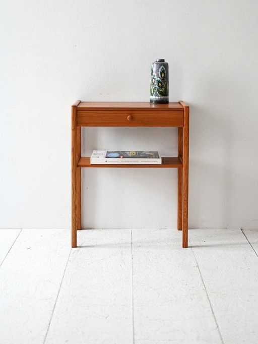 Table de nuit scandinave en teck vintage avec étagère
