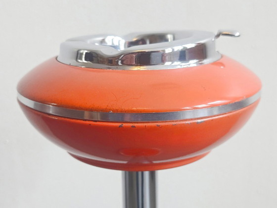 Image 1 of Cendrier Sur Pied Vintage 1970 En Metal Laque Orange & Chrome 70s Space Age