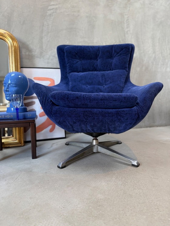 Image 1 of Vintage swivel egg chair