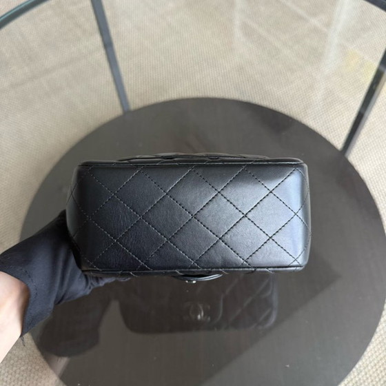 Image 1 of Borsa Chanel Classic Flap Mini Square - 17 cm in pelle di agnello trapuntata nera con finiture argentate, serie 26