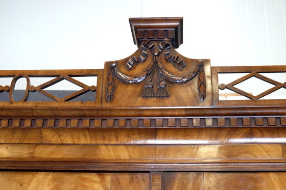 Image 1 of Elégant cabinet en acajou à décor floral vers 1780.