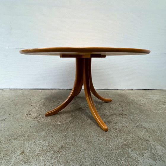 Image 1 of Table basse ronde, noyer, marque : Alma