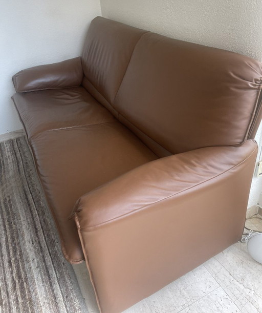 Se vende sofá Leolux Bora Beta de 2,5 plazas en piel marrón.