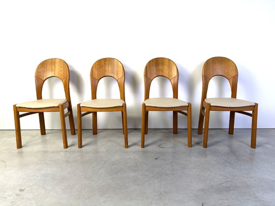 Sedie da pranzo danesi vintage in rovere, set di 4 - anni '70 – Legno, Skai (photo 9 of 10)