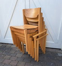6 chaises empilables de design danois