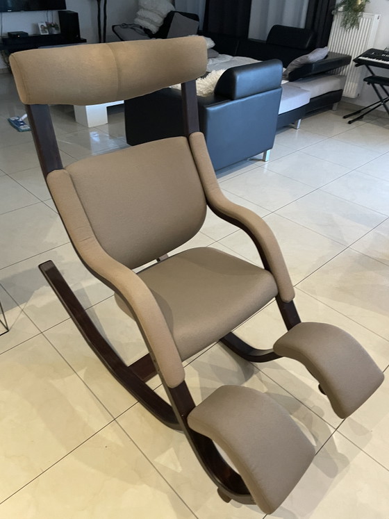 Echte ergonomische Gravity Balans stoel (STOKKE /Variet) – Schommelstoelen, Textile, Wood (photo 4 of 5)