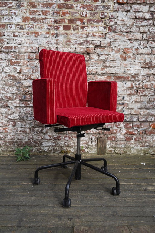 Bulo Pub & Club Red velvet chair on black chromed wheels