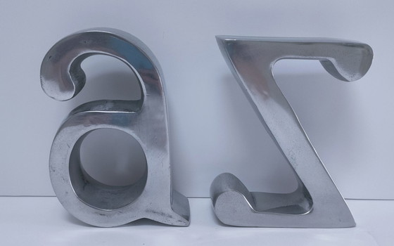 Image 1 of coppia di fermalibri in alluminio pressofuso a forma di "a" e "z"