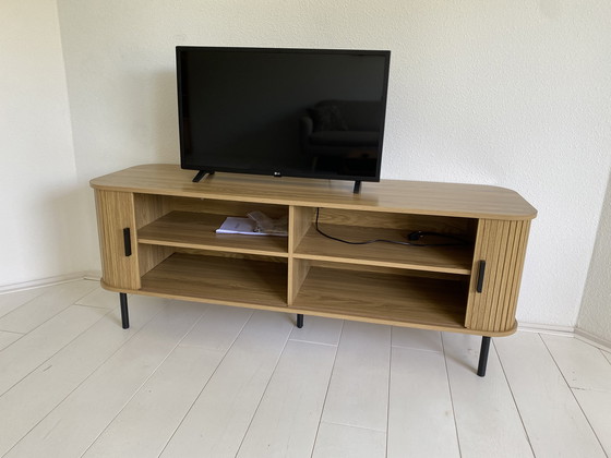 Image 1 of Stijlvol houten tv-kastje met roldeuren 