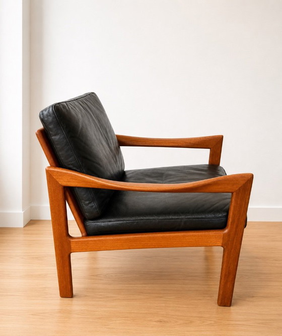 VINTAGE DANISH ILLUM WIKKELSØ TEAK LOUNGE CHAIR MODEL 20 – Armchairs, Leather (photo 2 of 12)