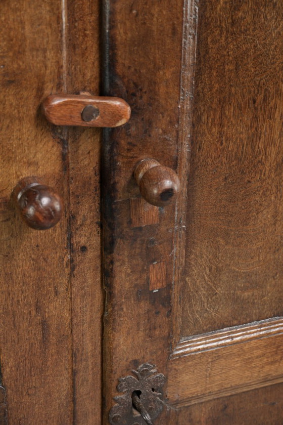 Antieke eikenhouten boerenkast uit eind 17e eeuw met origineel beslag en prachtig patina – Buffetkasten, Wood (photo 9 of 13)