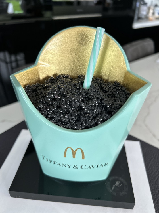 Uniek Kunstwerk XTC Artist McDonald's Caviar – Beeldhouwkunst, Plexiglass, Gold (photo 5 of 7)