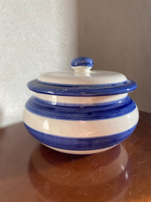 Plat de service couvert vintage Fortebraccio Ceramiche, peint à la main en bleu et blanc – Italie – tafelaccessoires