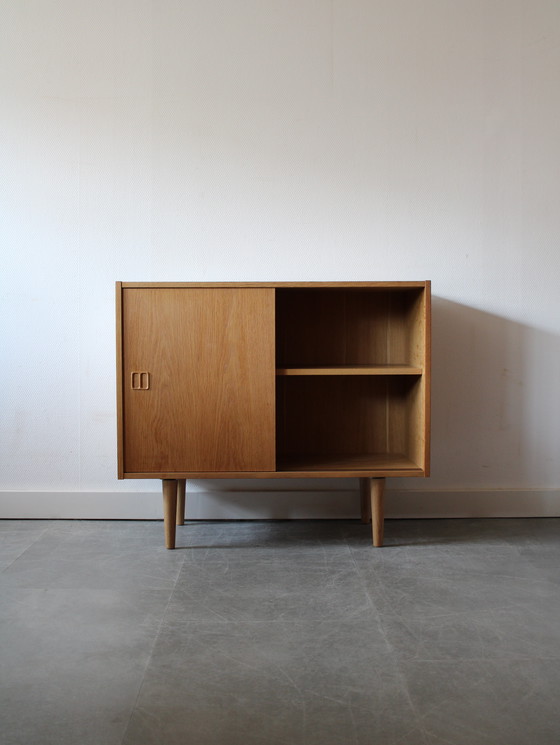 Image 1 of Vintage Danish sliding door cabinet in oak