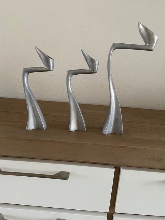 Image 1 of 3 grands chandeliers SWAN de Matthew Hilton Design