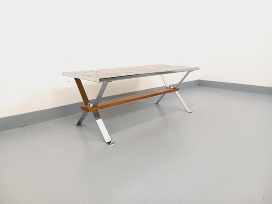 Image 1 of Vintage salontafel uit de jaren 60 en 70 van keramiek, verchroomd metaal en hout.