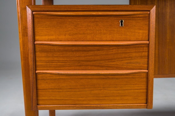 Image 1 of  Dänischer Teakholz-Schreibtisch von Peter Lovig Nielsen für Hedensted Mobelfabrik, 1972