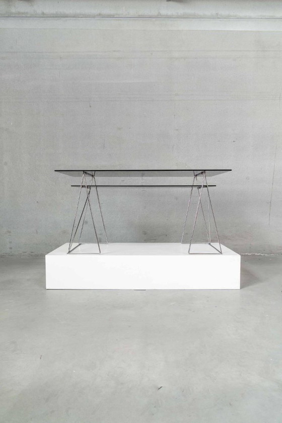 Image 1 of Bureau vintage en verre avec base chromée