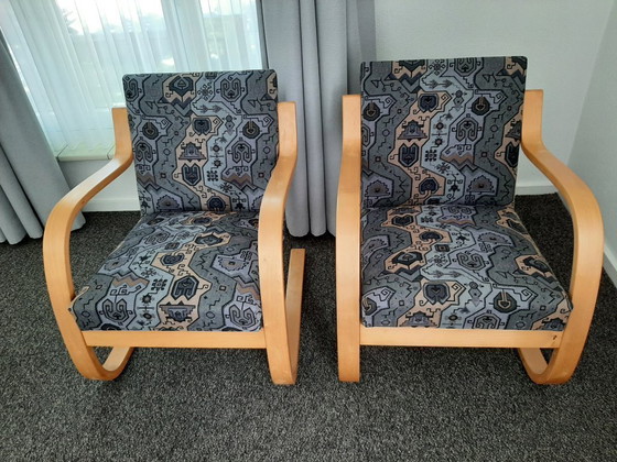 2 Alvar Aalto 402 fauteuils – Stoelen / fauteuils, Wood, Textile (photo 7 of 11)