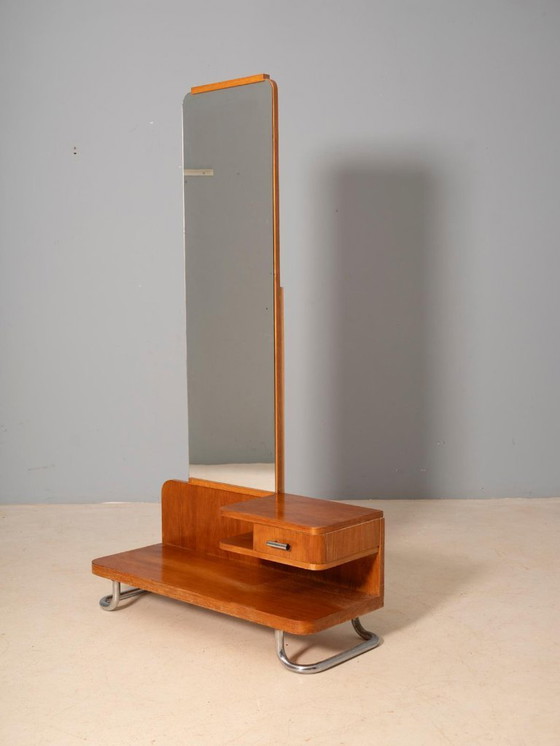 Image 1 of Mobiletto funzionalista con specchio, Cecoslovacchia, anni '30