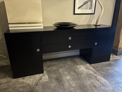 Hermoso aparador negro de 220 de largo