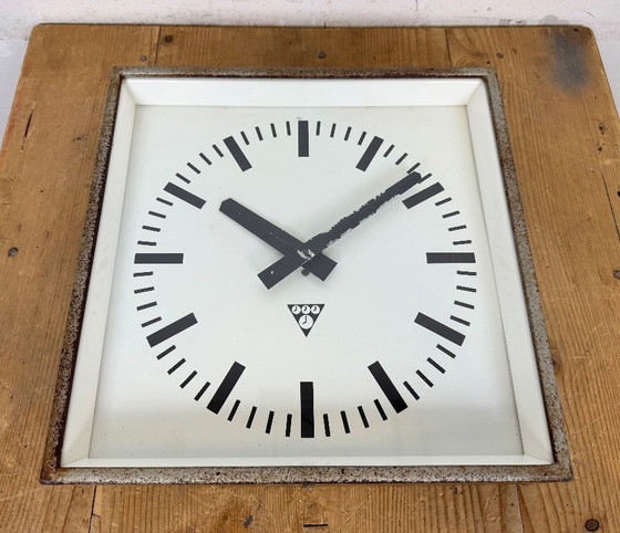 Image 1 of Grijze roestige industriële vierkante wandklok van Pragotron, jaren 70