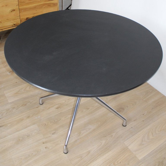 Image 1 of HAY Tafel "Over een tafel" AA20 Rond Zwart van Hee Welling