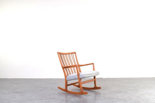 Mecedora ML33 de Hans J. Wegner para A/S Mikael Laursen, años 50.