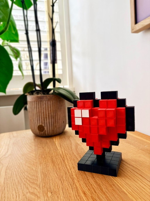 3D Printed Pixel Heart – Retro Gamer Desk Decor
