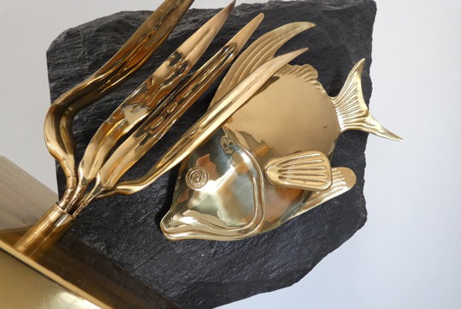 Lampada scultorea in ottone con pesce e pietra nera, anni '70