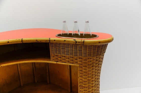 Image 1 of Bamboe bar met 5 bamboe barkrukken, jaren 1950, Italië