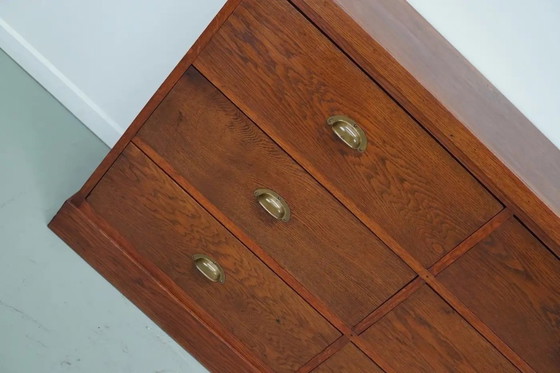 Image 1 of Großer, antiker Art-Deco-Ladenschrank/Sideboard aus niederländischer Eiche, 1930er Jahre