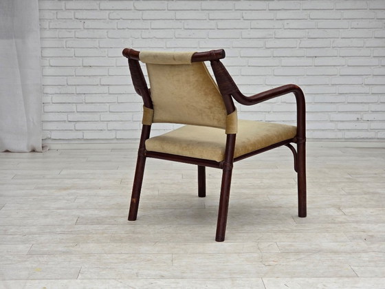 Image 1 of Jaren 80, een paar Scandinavische fauteuils, meubelbekleding van velours en bamboe.