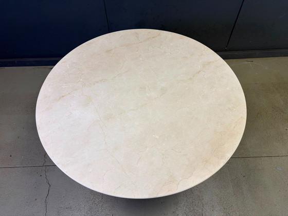 Mesa de comedor redonda francesa de travertino, década de 1970. – Mesas de comedor, Stone (photo 6 of 10)