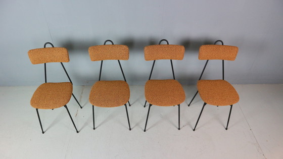 Image 1 of Ensemble de 4 chaises de salle à manger italiennes nouvellement tapissées 1950