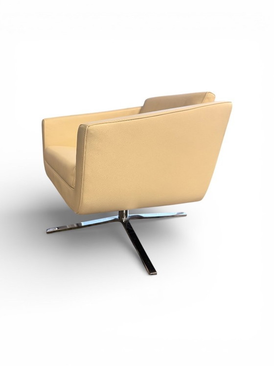 Image 1 of Fauteuil Pavo en cuir crème avec structure chromée de FSM, années 2000
